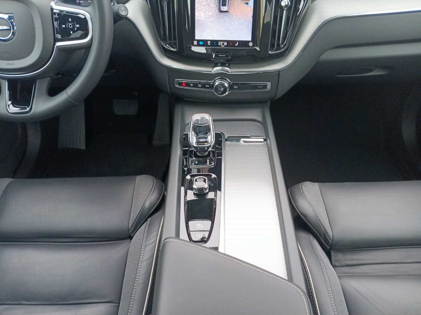 Volvo  B4 AWD Plus Dark 360°/AHK/H&K