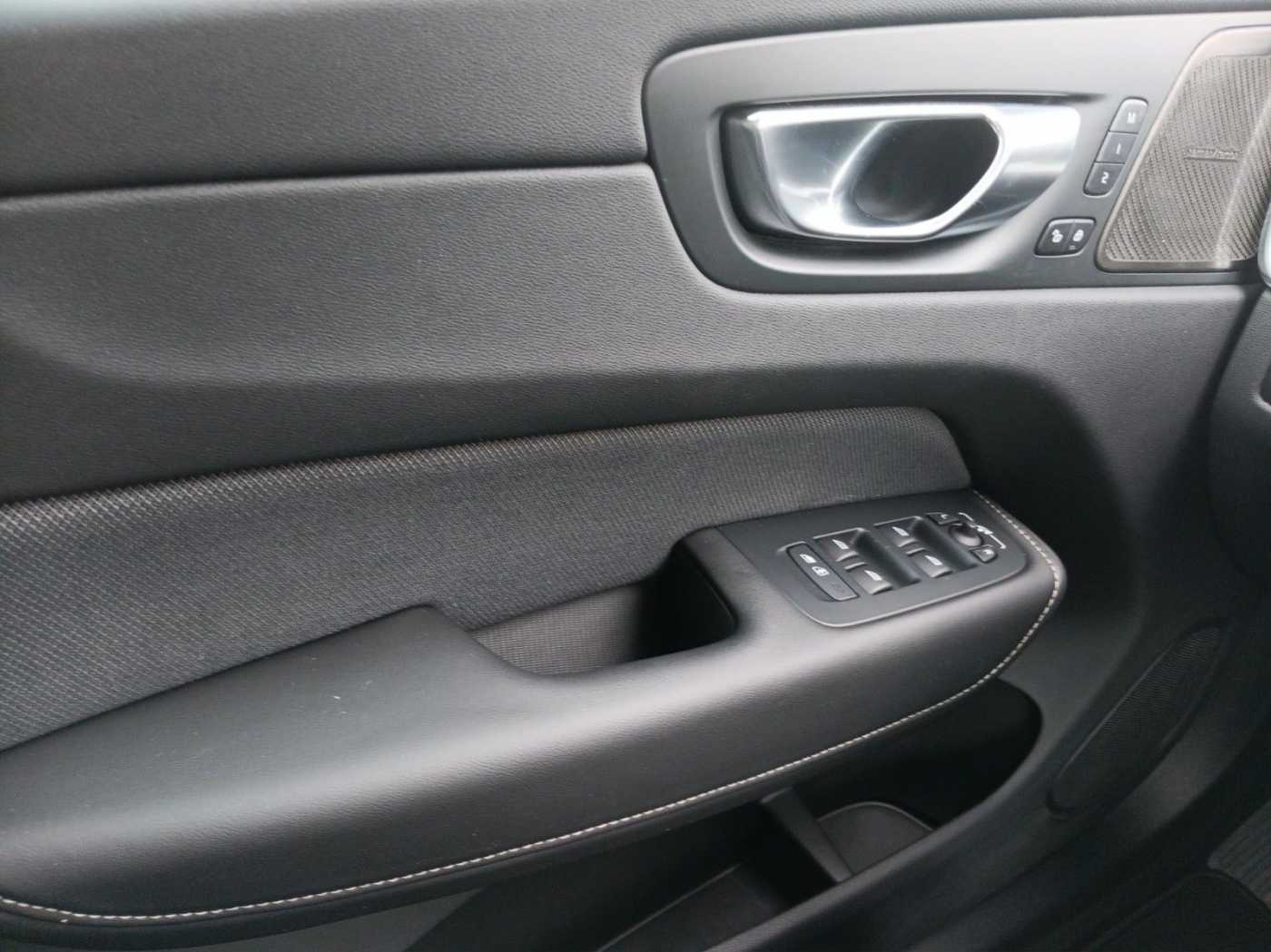 Volvo  B4 AWD Plus Dark 360°/AHK/H&K