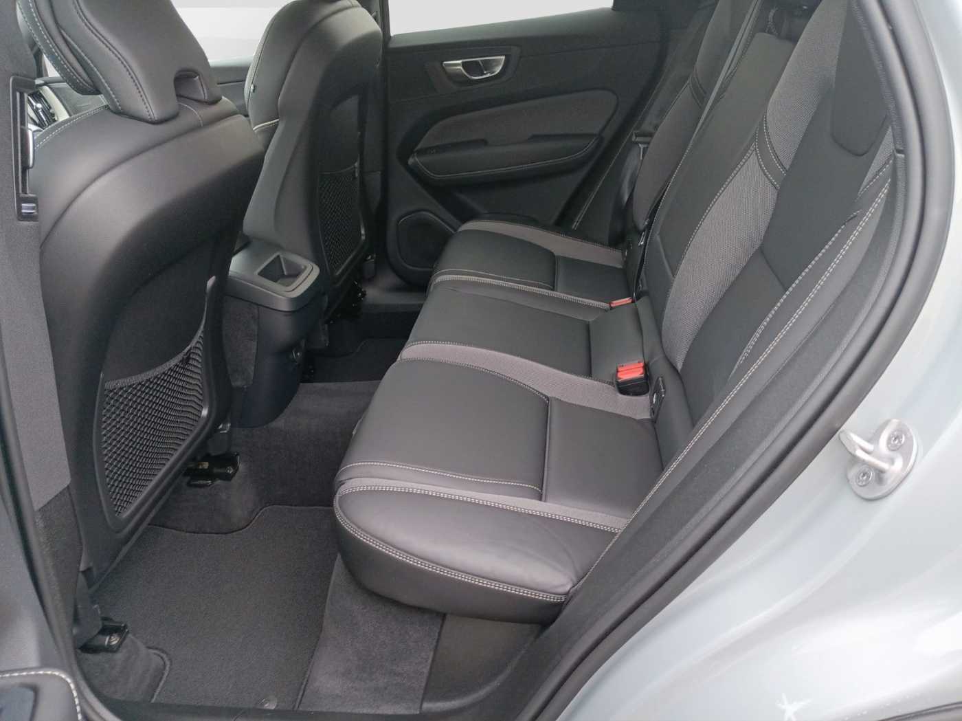 Volvo  B4 AWD Plus Dark 360°/AHK/H&K