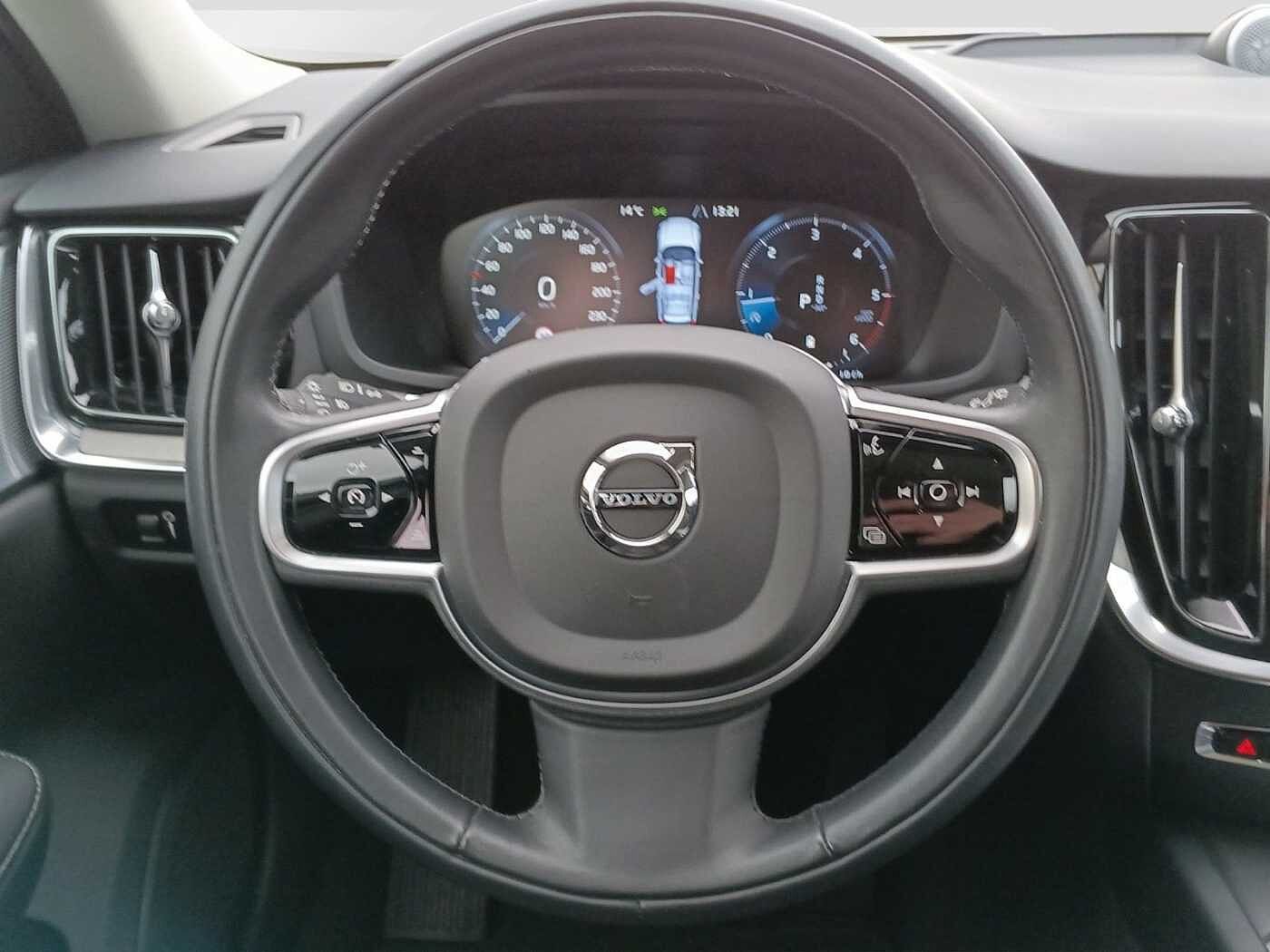 Volvo  B4 Inscription  360°/Pano/Head-up/Standhzg.