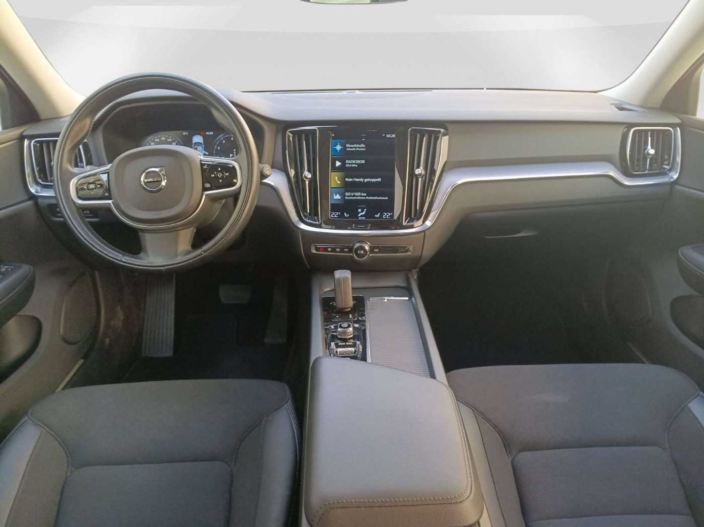 Volvo  B4 Momentum Pro Cam/Navi/Memory