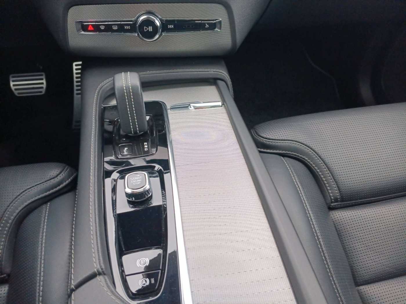 Volvo  T8 Twin Engine AWD R-Design Edition