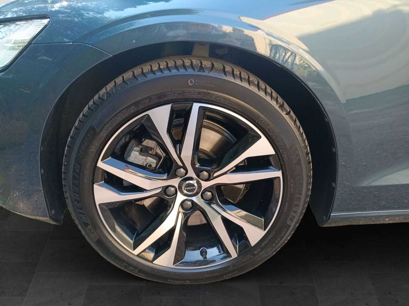 Volvo  Kombi B3 Core LED/Cam/Nav/Notrad/Metallic