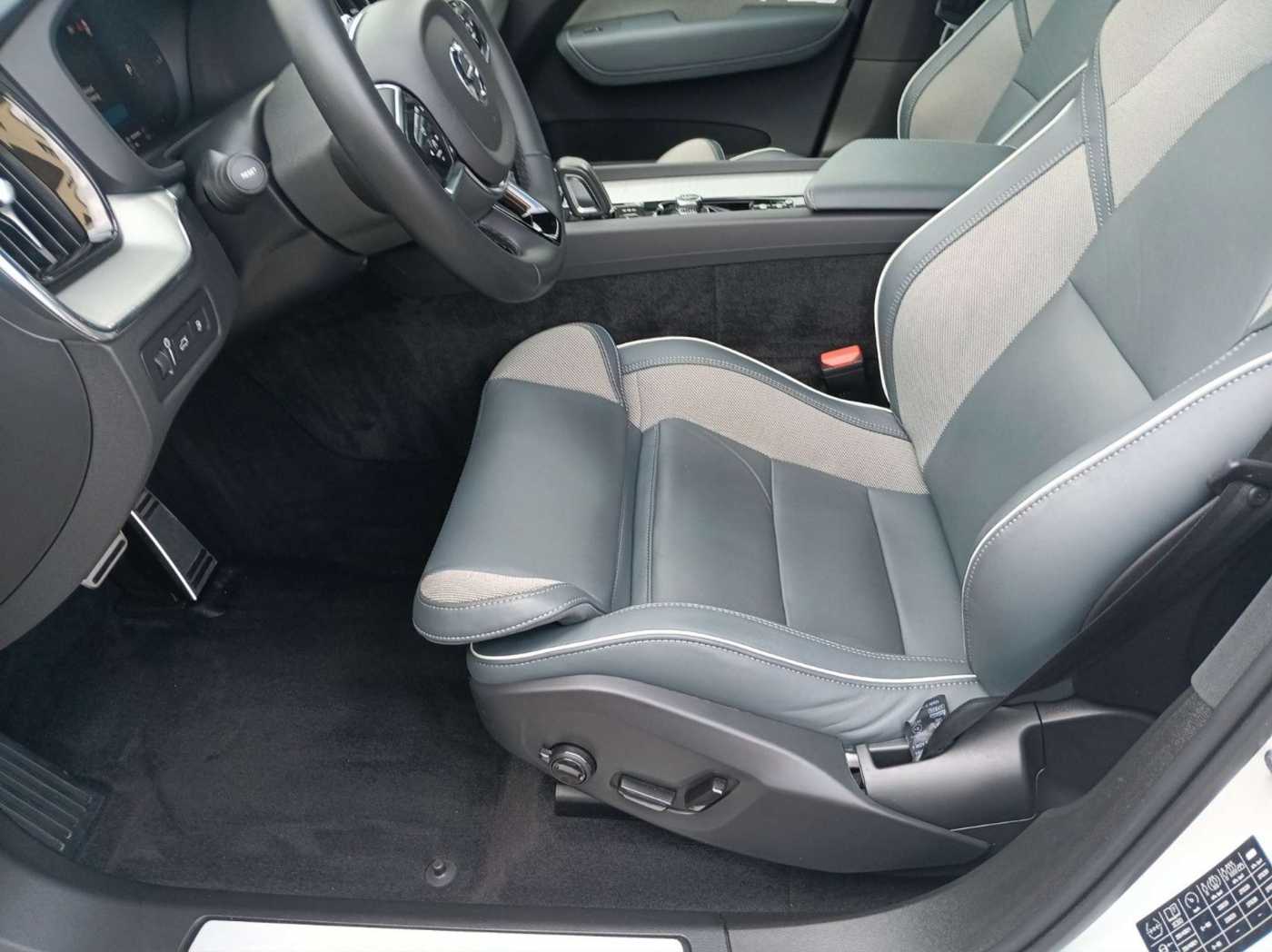 Volvo  T6 Recharge R-Design AWD 360°/Pano/Four-C