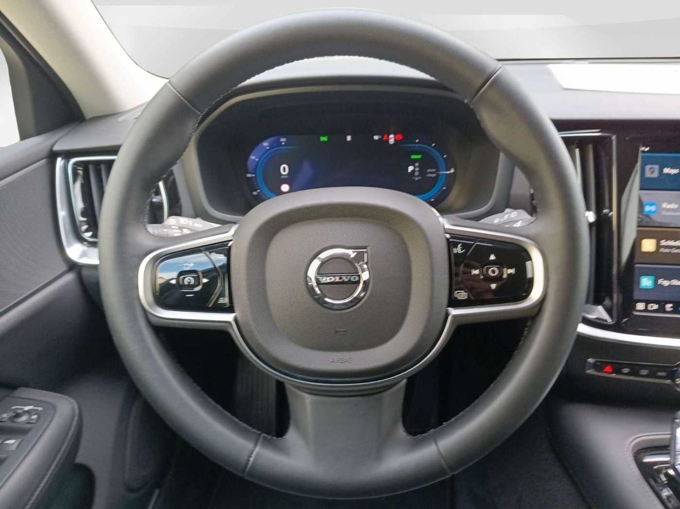 Volvo  T6 Plus Dark Recharge Cam/Navi/Standhzg.