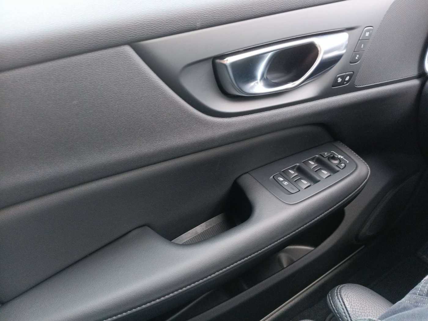 Volvo  T6 Plus Dark Recharge Cam/Navi/Standhzg.