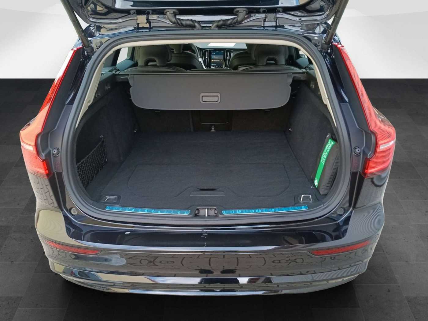 Volvo  T6 Plus Dark Recharge Cam/Navi/Standhzg.