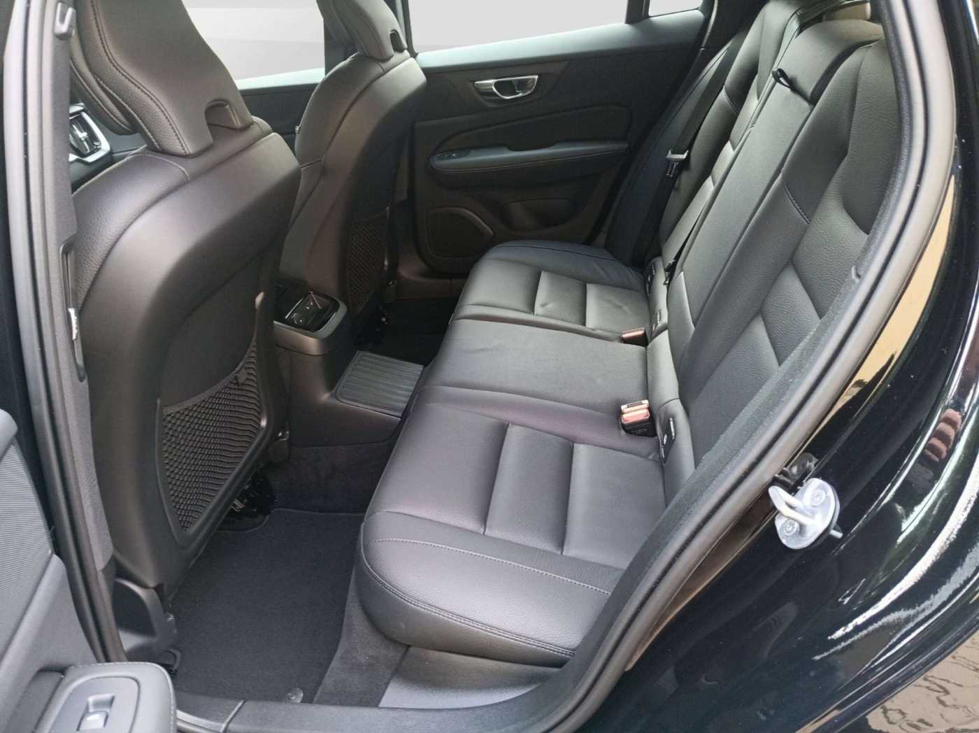 Volvo  T6 Plus Dark Recharge Cam/Navi/Standhzg.