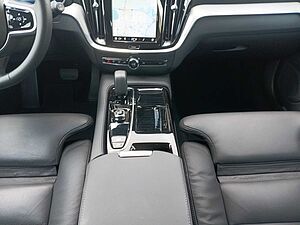 Volvo  T6 Plus Dark Recharge Cam/Navi/Standhzg.