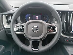 Volvo  B4 AWD Plus Dark 360°/AHK/H&K