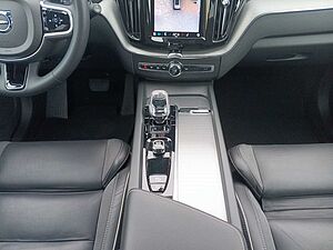 Volvo  B4 AWD Plus Dark 360°/AHK/H&K