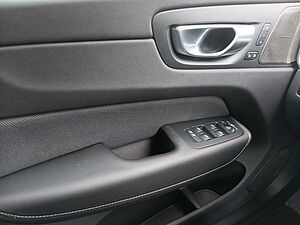 Volvo  B4 AWD Plus Dark 360°/AHK/H&K