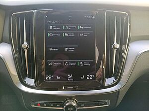 Volvo  B4 Momentum Pro Cam/Navi/Memory