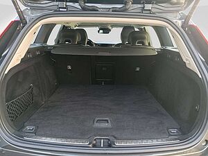 Volvo  B4 Momentum Pro Cam/Navi/Memory