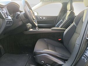 Volvo  B4 Momentum Pro Cam/Navi/Memory