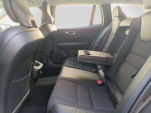 Volvo  B4 Momentum Pro Cam/Navi/Memory