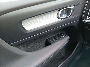 Volvo  T3 2WD Momentum Pro Panorama/Cam/Hotspot