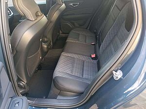 Volvo  Kombi B3 Core LED/Cam/Nav/Notrad/Metallic