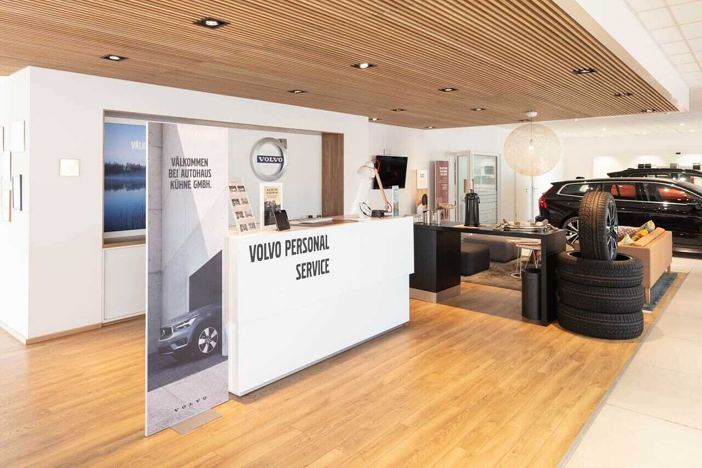 Volvo  B4 Ultra Dark !! ! 360°+PANO+HEAD-UP !! !