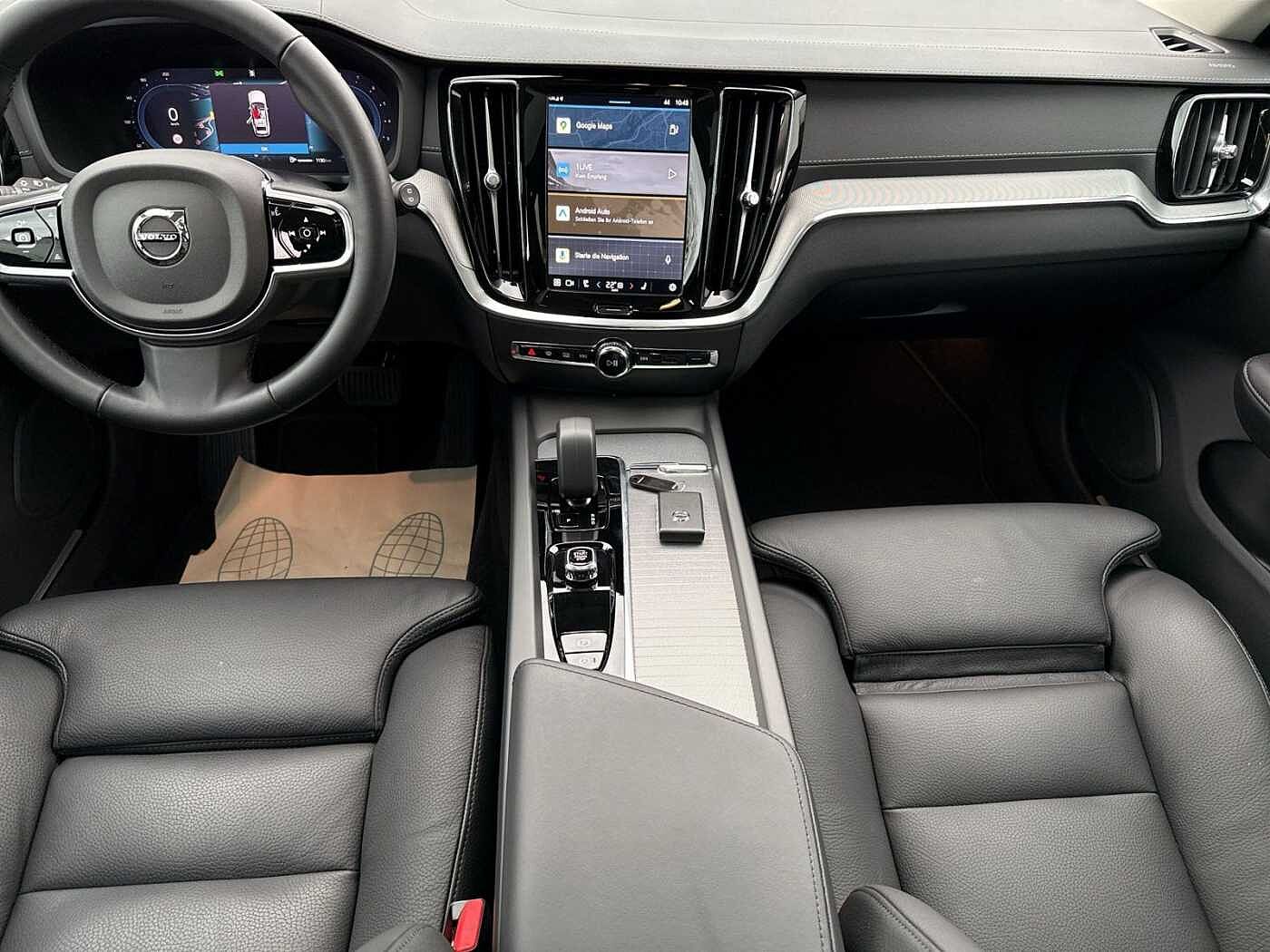 Volvo  B4 Ultra Dark !! ! 360°+PANO+HEAD-UP !! !