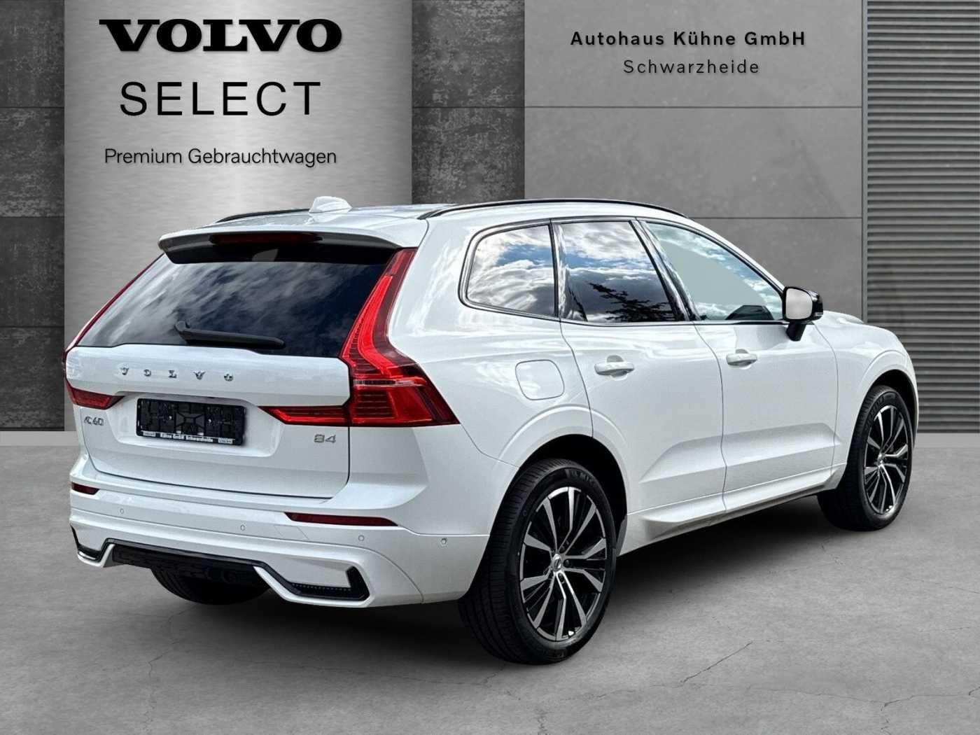 Volvo  B4 Plus Dark 2WD !! !PANO+STANDHZG+AHK+BLISS