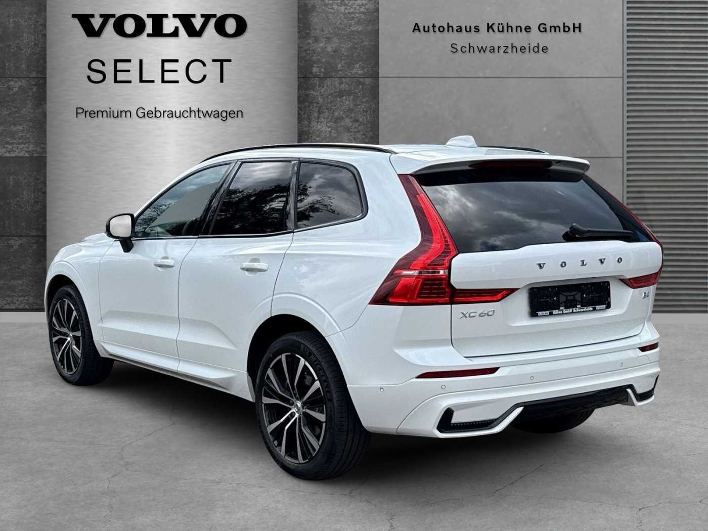 Volvo  B4 Plus Dark 2WD !! !PANO+STANDHZG+AHK+BLISS
