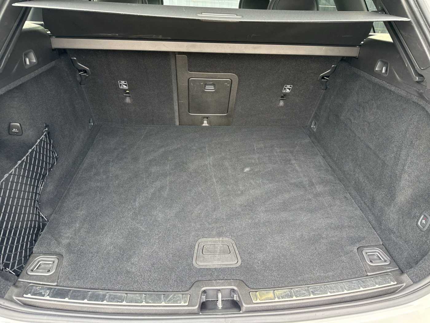 Volvo  B4 Plus Dark 2WD !! !PANO+STANDHZG+AHK+BLISS