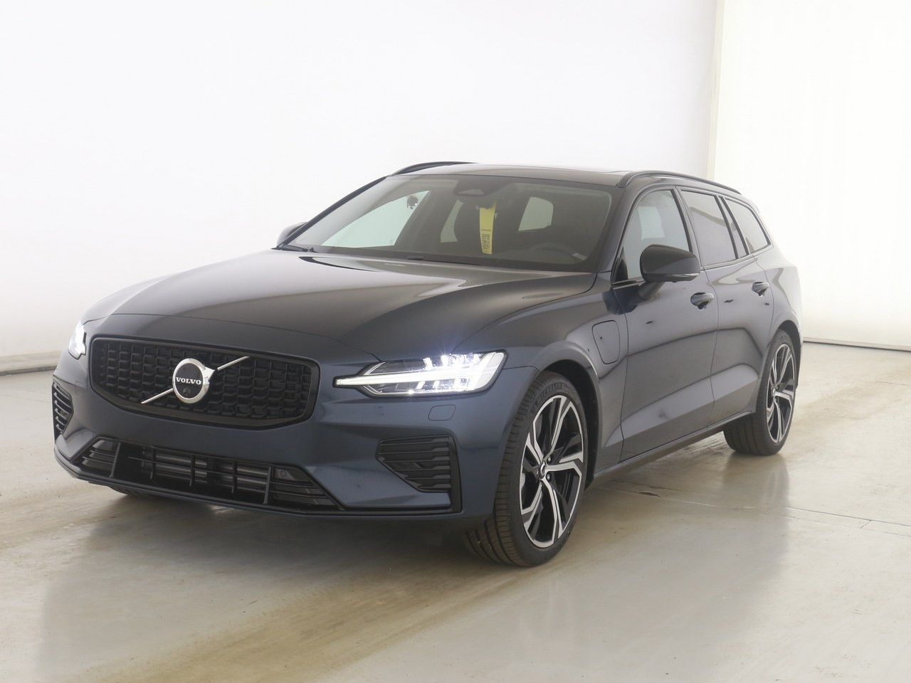 Volvo  Plus Dark T6 PHEV AWD !!360°+PANO+AHK+H&K! !!