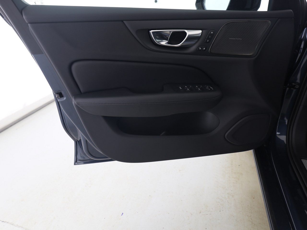 Volvo  Plus Dark T6 PHEV AWD !!360°+PANO+AHK+H&K! !!