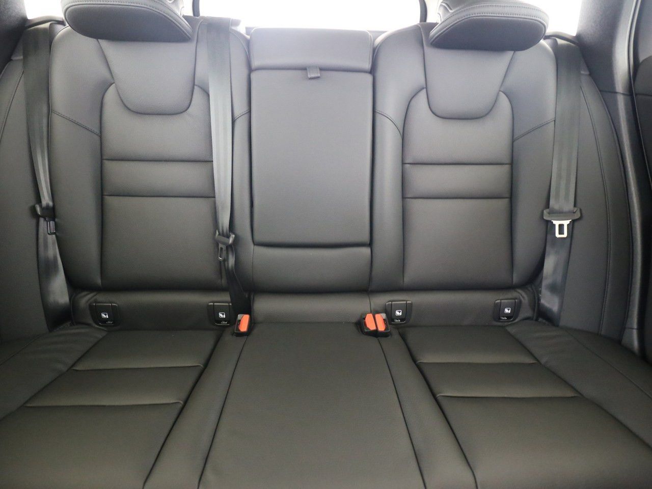Volvo  Plus Dark T6 PHEV AWD !!360°+PANO+AHK+H&K! !!
