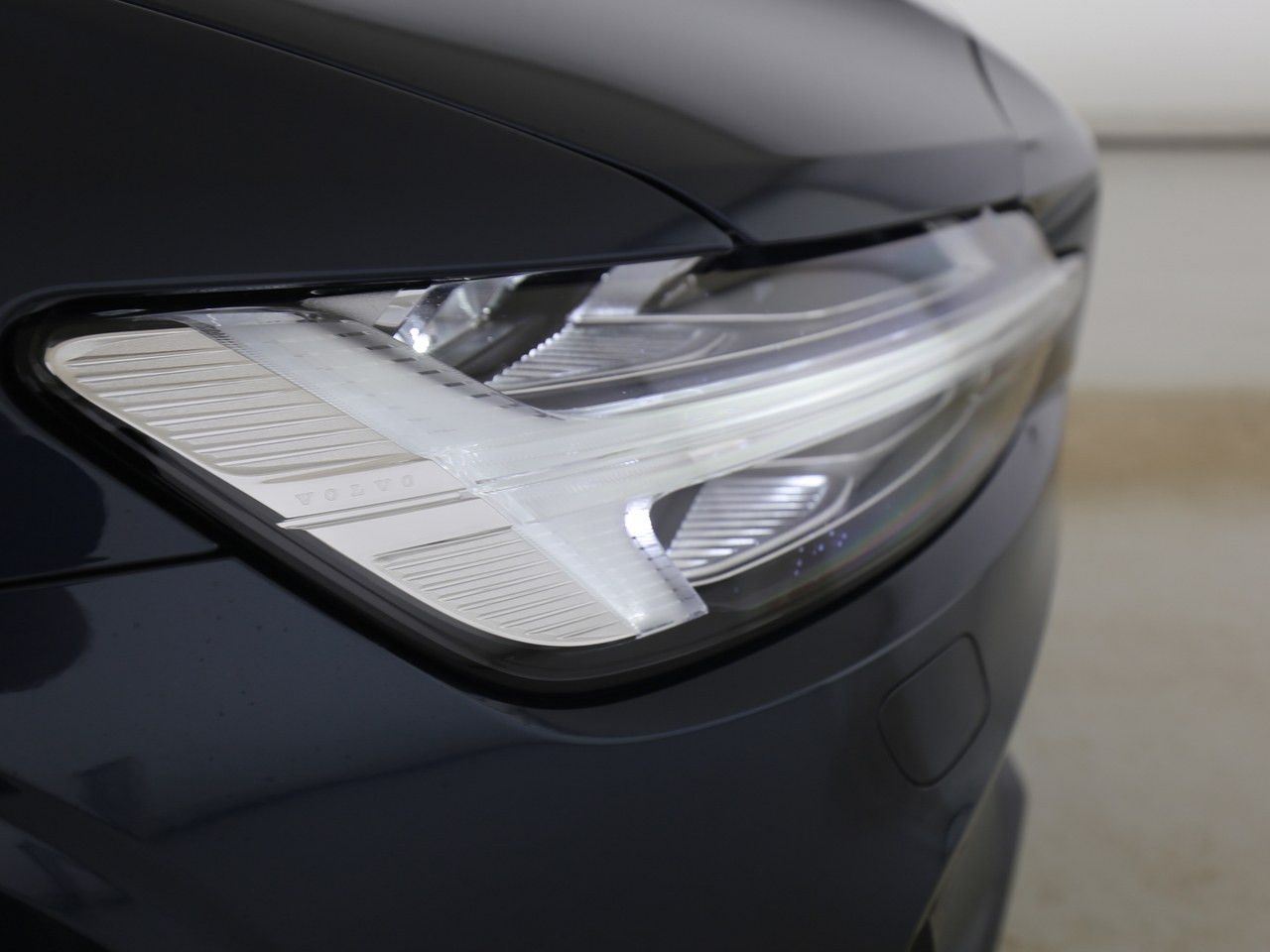 Volvo  Plus Dark T6 PHEV AWD !!360°+PANO+AHK+H&K! !!