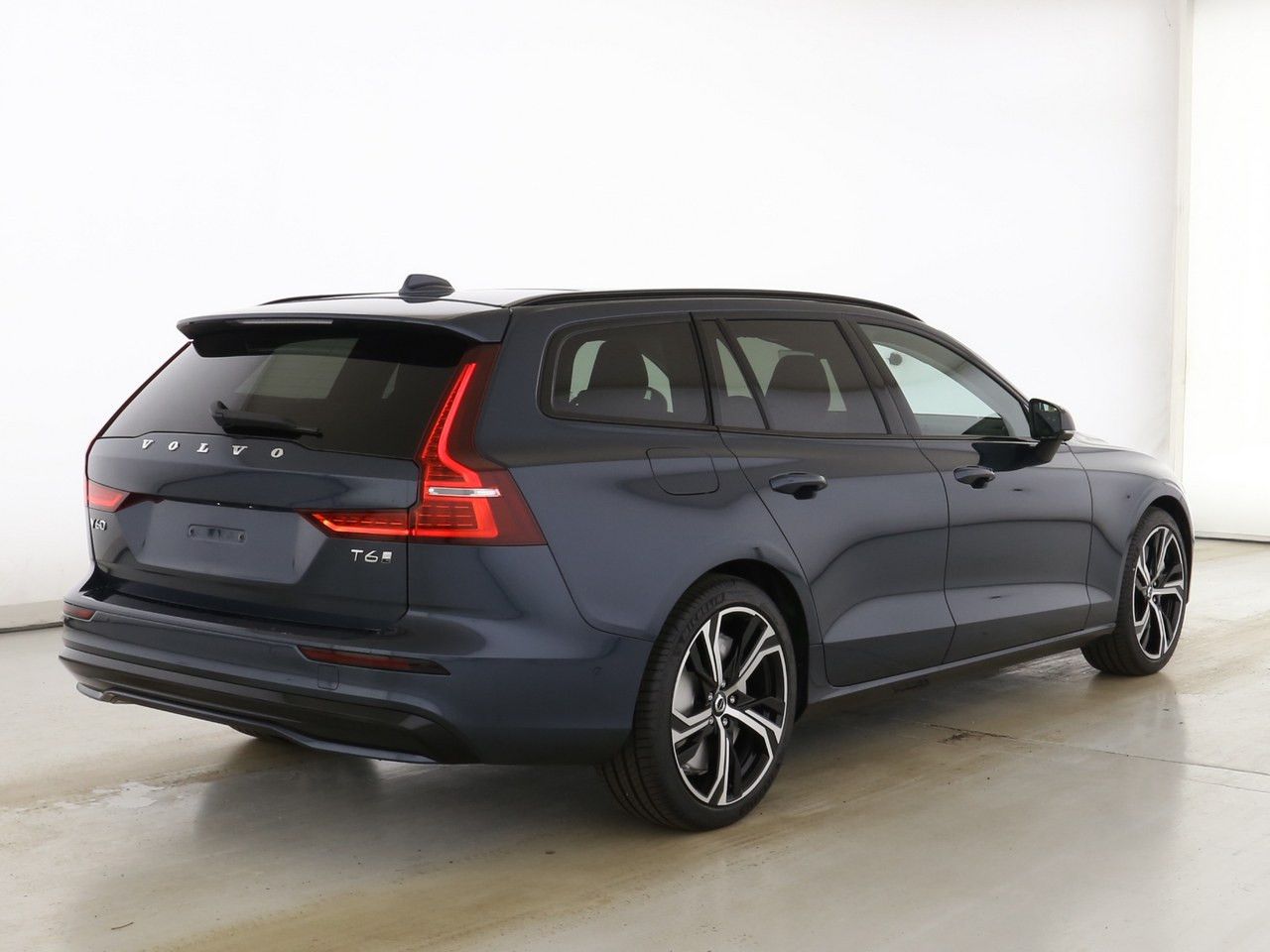 Volvo  Plus Dark T6 PHEV AWD !!360°+PANO+AHK+H&K! !!