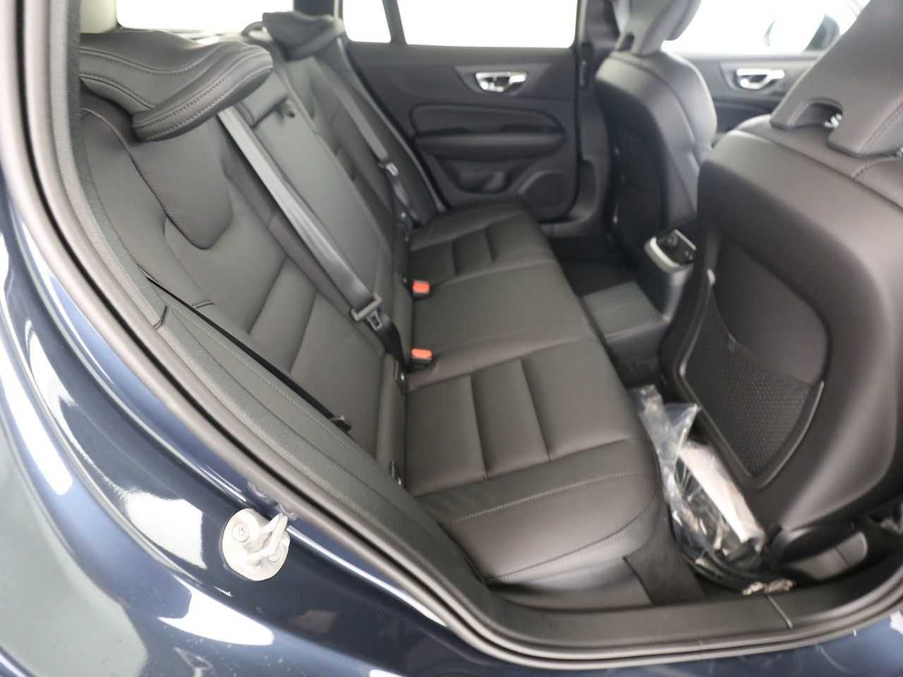 Volvo  Plus Dark T6 PHEV AWD !!360°+PANO+AHK+H&K! !!