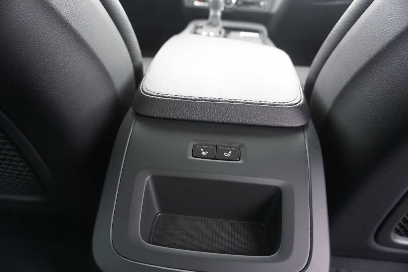 Volvo  D4 Momentum !! ! NAVI+LED+AHK+STANDHZG. !! !