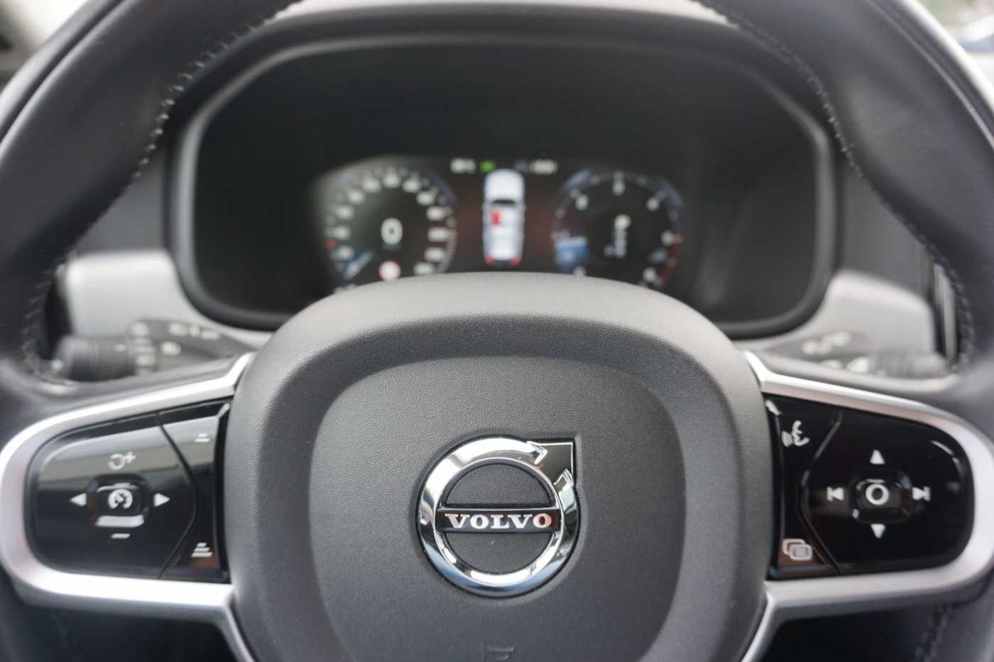 Volvo  D4 Momentum !! ! NAVI+LED+AHK+STANDHZG. !! !
