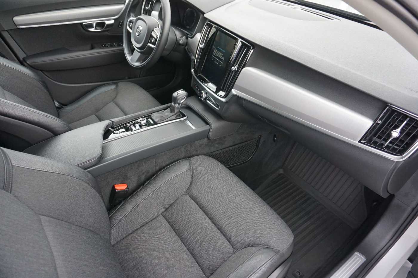 Volvo  D4 Momentum !! ! NAVI+LED+AHK+STANDHZG. !! !