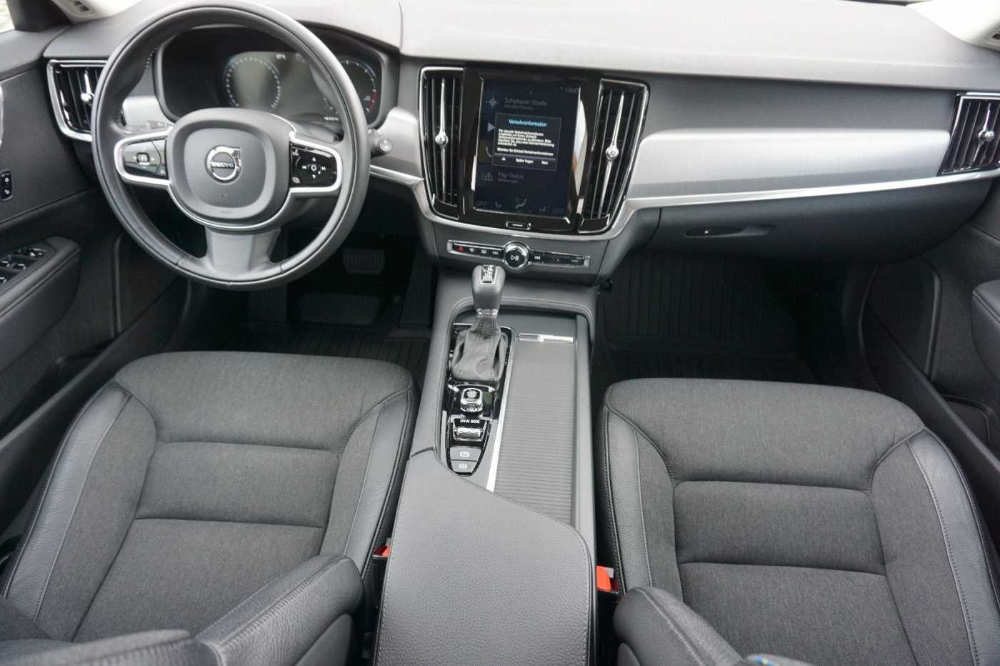 Volvo  D4 Momentum !! ! NAVI+LED+AHK+STANDHZG. !! !