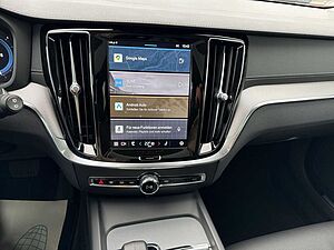 Volvo  B4 Ultra Dark !! ! 360°+PANO+HEAD-UP !! !