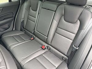 Volvo  B4 Ultra Dark !! ! 360°+PANO+HEAD-UP !! !