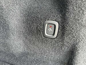 Volvo  B4 Plus Dark 2WD !! !PANO+STANDHZG+AHK+BLISS