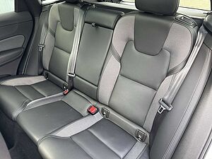 Volvo  B4 Plus Dark 2WD !! !PANO+STANDHZG+AHK+BLISS