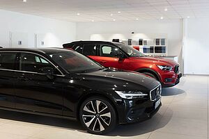 Volvo  Plus Dark T6 PHEV AWD !!360°+PANO+AHK+H&K! !!