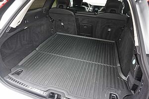 Volvo  D4 Momentum !! ! NAVI+LED+AHK+STANDHZG. !! !