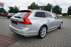 Volvo  D4 Momentum !! ! NAVI+LED+AHK+STANDHZG. !! !