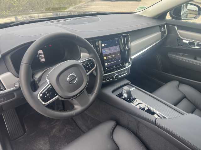 Volvo  B4 B 2WD Plus Bright  ACC / 360° / PANO