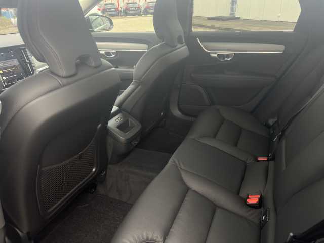Volvo  B4 B 2WD Plus Bright  ACC / 360° / PANO
