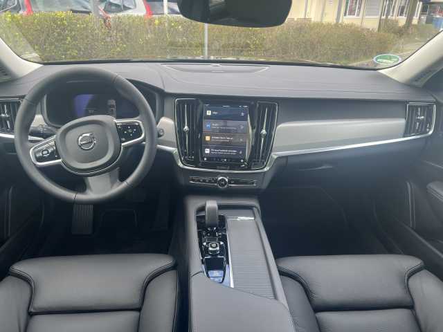 Volvo  B4 B 2WD Plus Bright  ACC / 360° / PANO