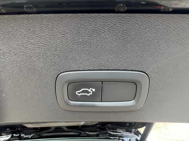 Volvo  T4 (B) 2WD Momentum RFK/ LED/ NAVI
