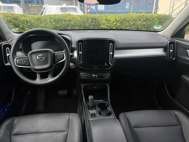 Volvo  T4 (B) 2WD Momentum RFK/ LED/ NAVI
