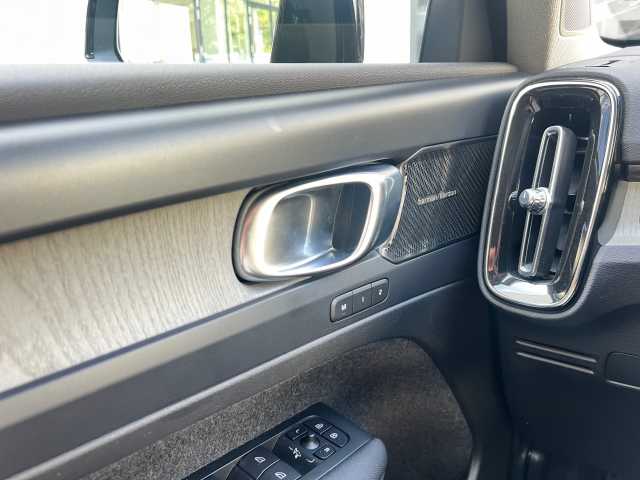 Volvo  B3 (B) 2WD Plus Dark RFK/ AHK/ uvm